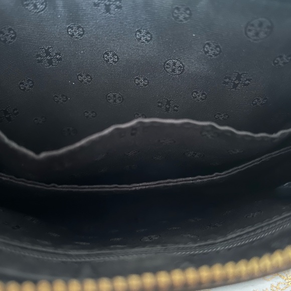 SALE!!! Tory Burch Black Leather Full Zip Wristlet - Picture 6 of 7